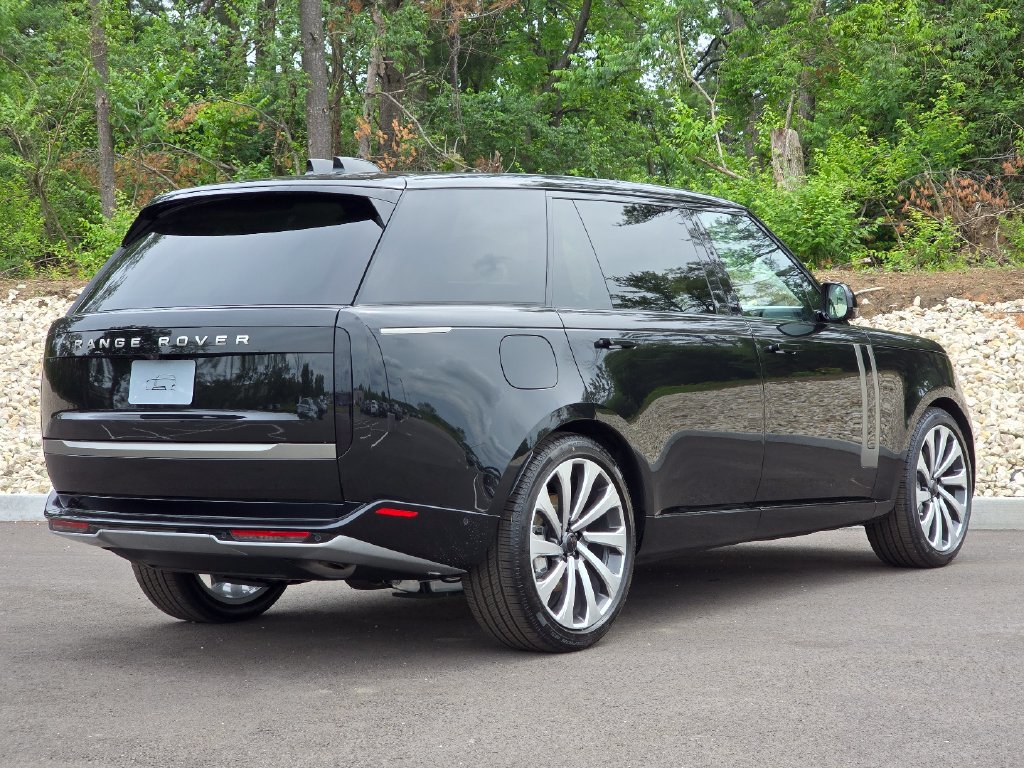 New 2026 Land Rover Range Rover Long Wheelbase SE AWD/4WD image 6