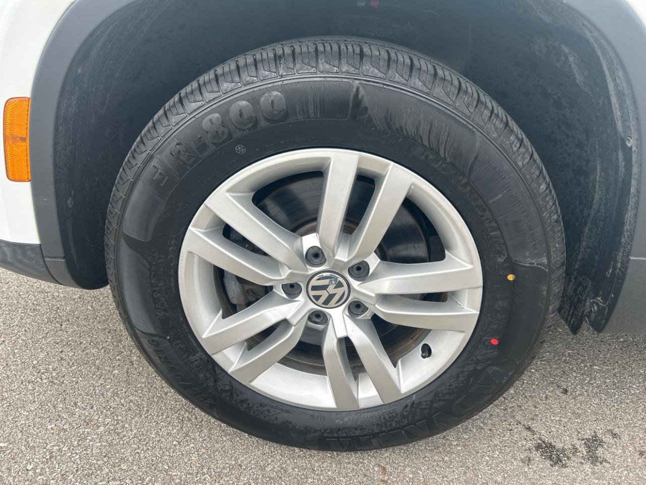 Used 2016 Volkswagen Tiguan S image 11