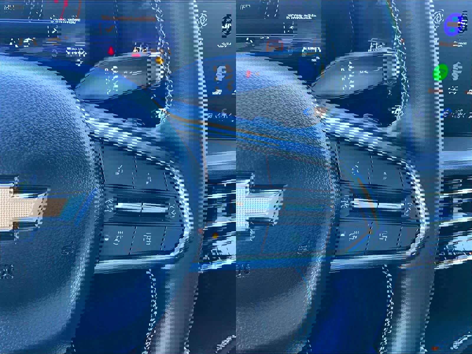 Used 2025 Chevrolet Traverse LT image 25