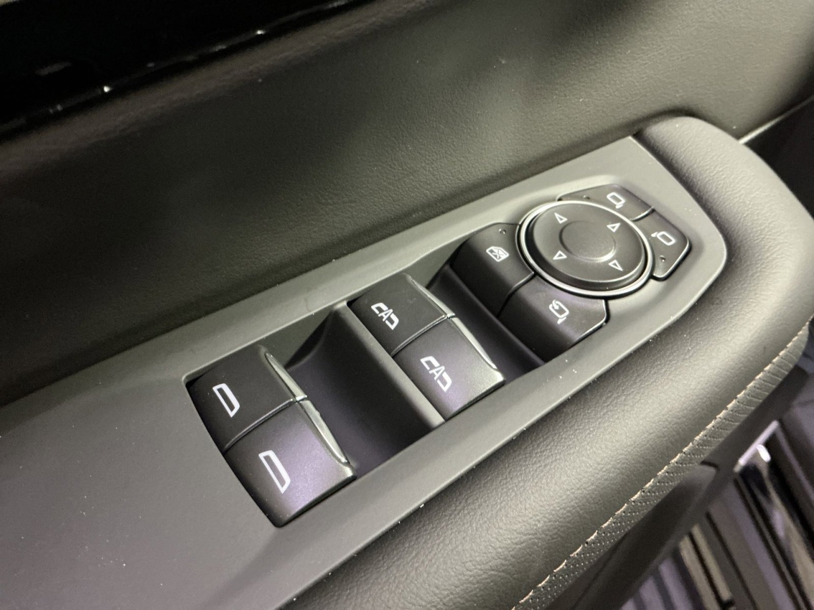 New 2026 Chevrolet Suburban High Country image 23