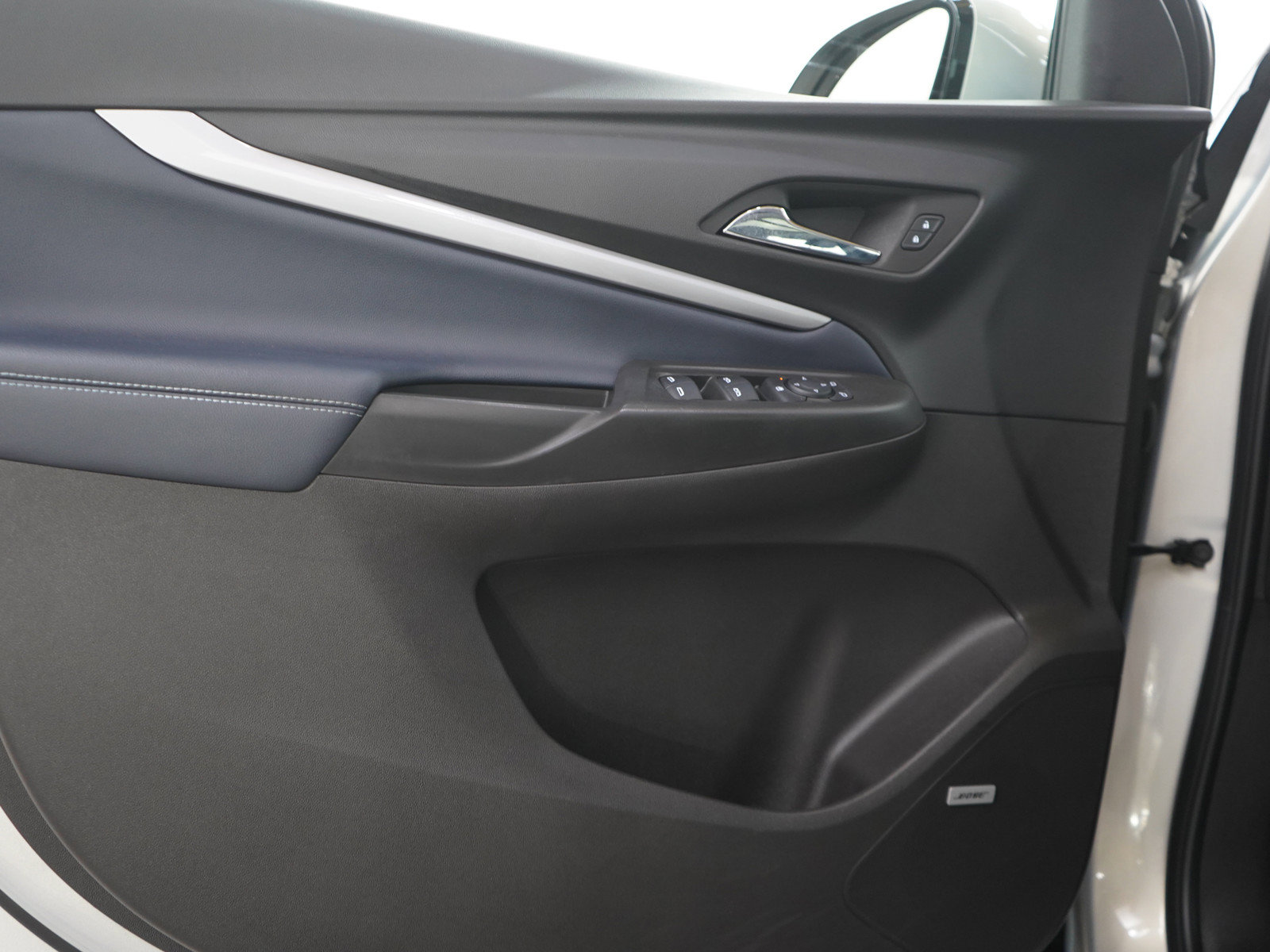Used 2022 Chevrolet Bolt EUV Premier w/ Sun & Sound Package FWD image 18