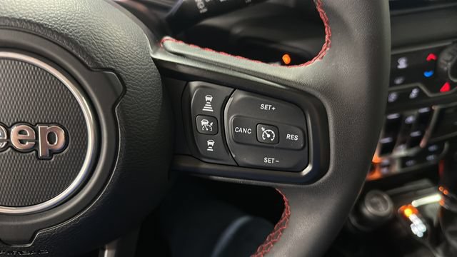 Used 2025 Jeep Wrangler Unlimited Rubicon AWD/4WD image 13