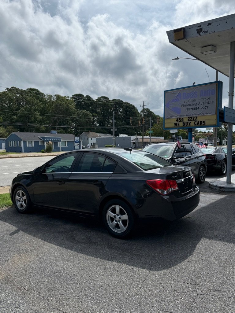 Used 2016 Chevrolet Cruze LT image 2