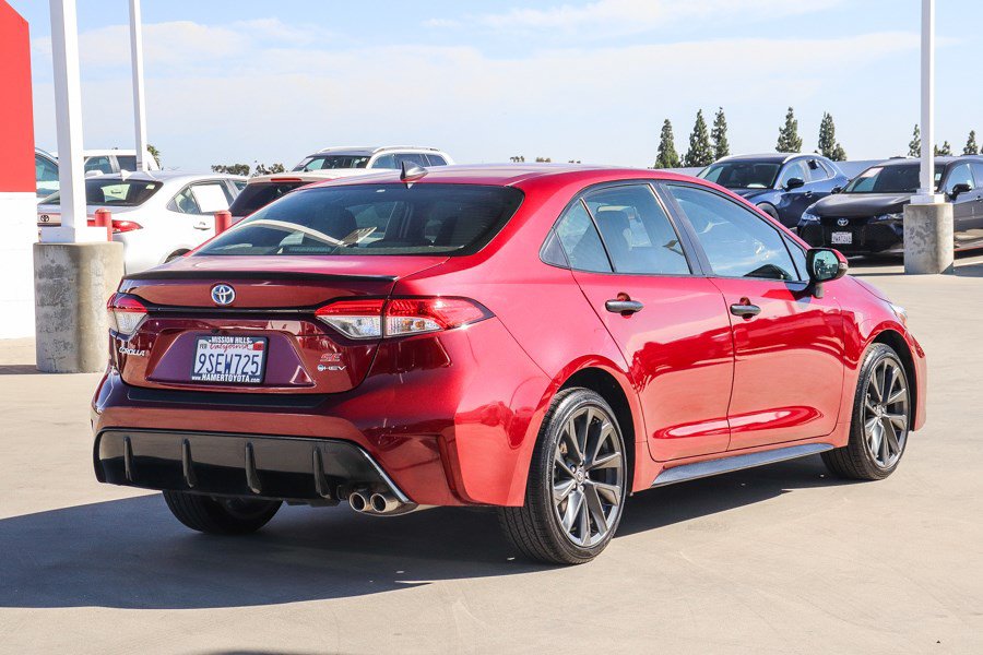 Certified 2025 Toyota Corolla SE w/ SE Premium Package FWD image 7