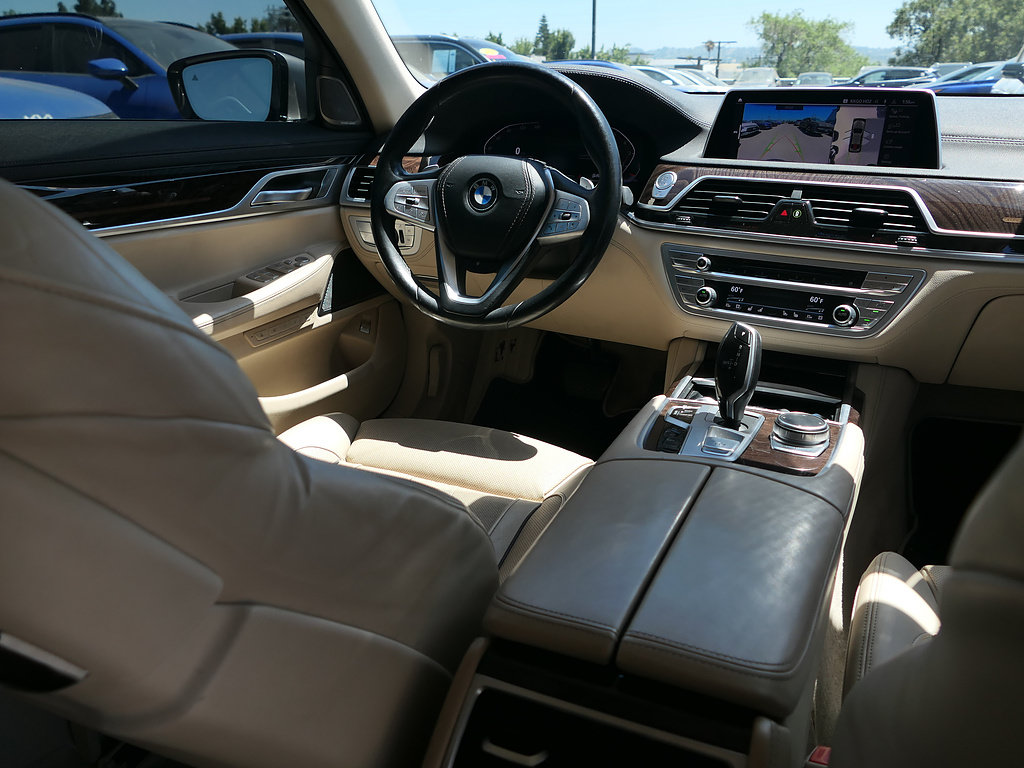 Used 2020 BMW 740i w/ Premium Package RWD image 27