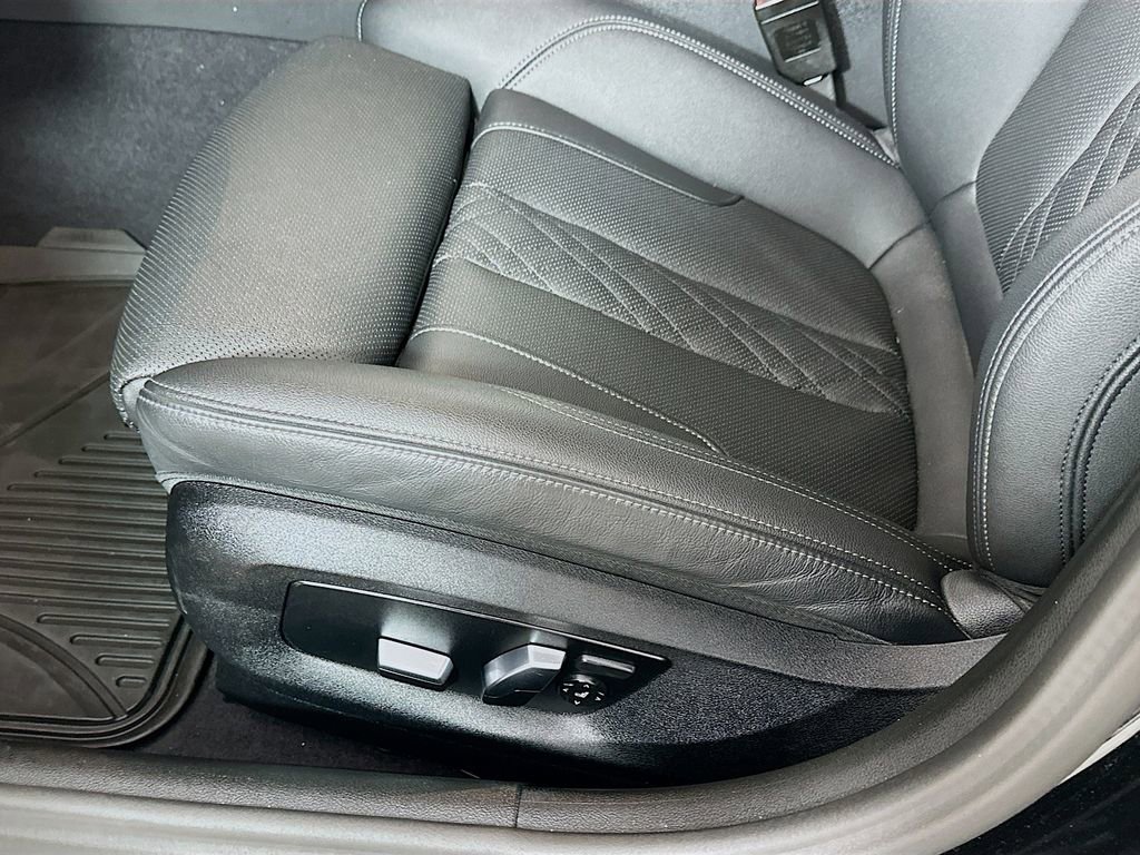 Used 2023 BMW 530i w/ M Sport Package image 9