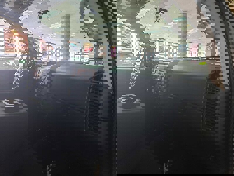 Used 2015 Nissan Titan SV image 14