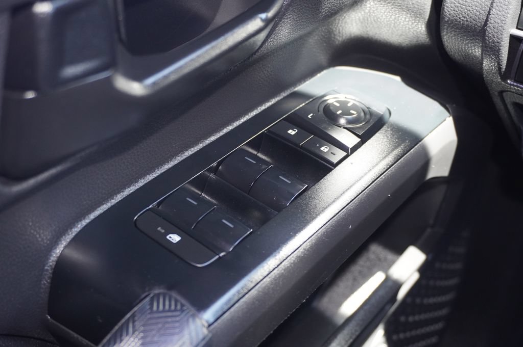 Certified 2025 Toyota Tacoma SR5 AWD/4WD image 13