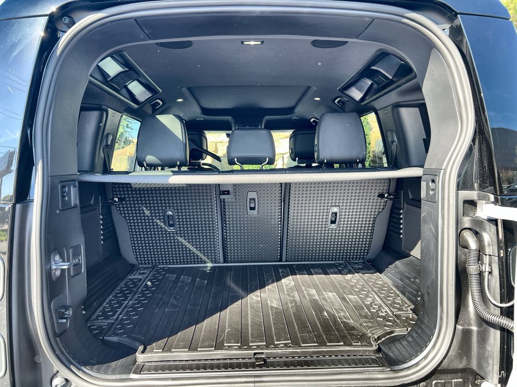 New 2026 Land Rover Defender 110 X-Dynamic SE AWD/4WD image 18