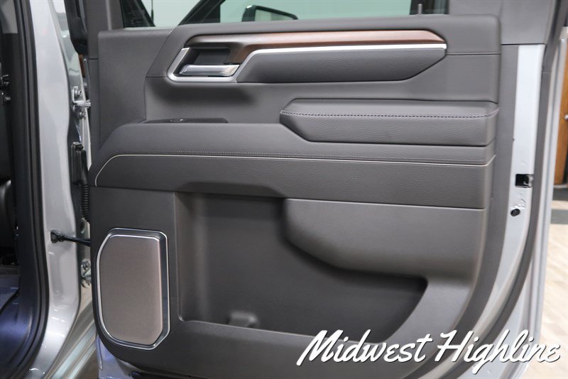 Used 2025 GMC Sierra 2500 Denali w/ Denali Reserve Package AWD/4WD image 36