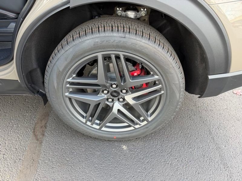 New 2026 Ford Explorer ST-Line w/ ST-Line Street Pack image 25