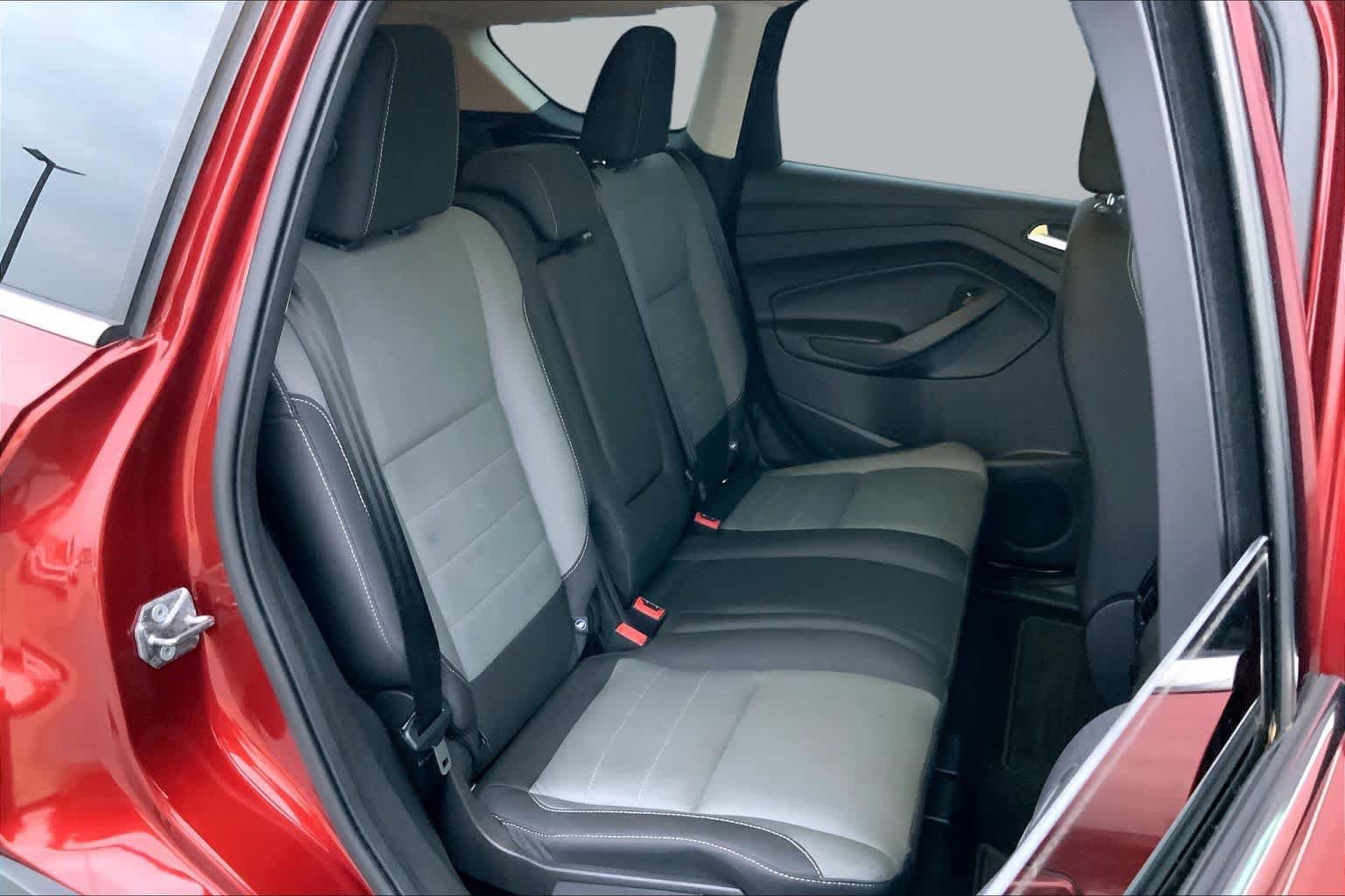 Used 2016 Ford Escape SE w/ Equipment Group 201A FWD image 18