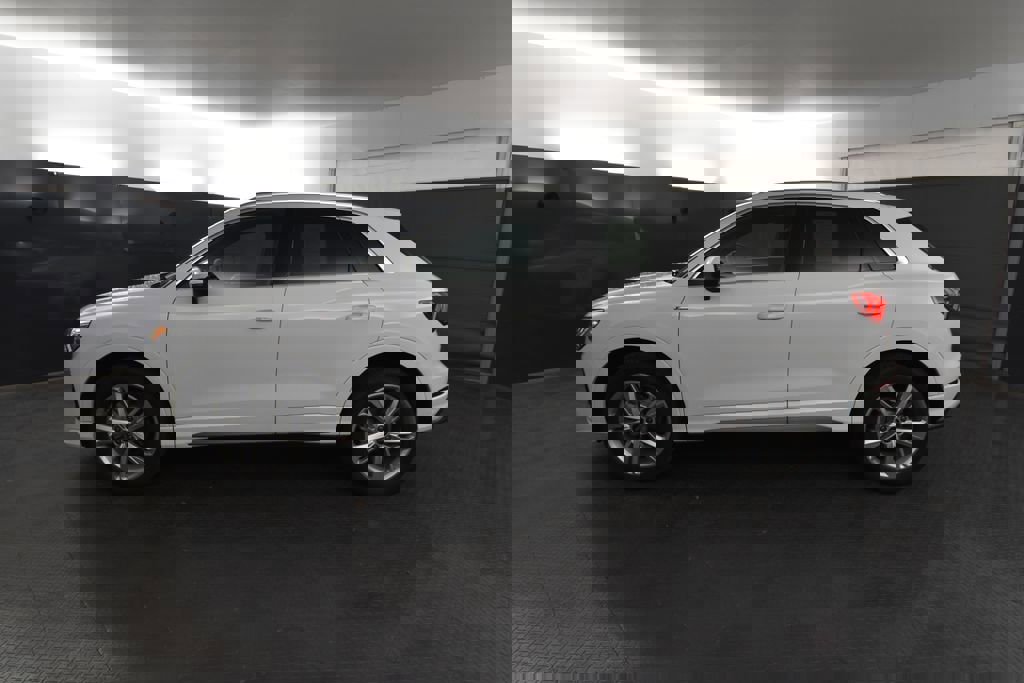 Used 2024 Audi Q3 2.0T Premium Plus w/ Premium Plus Package image 2