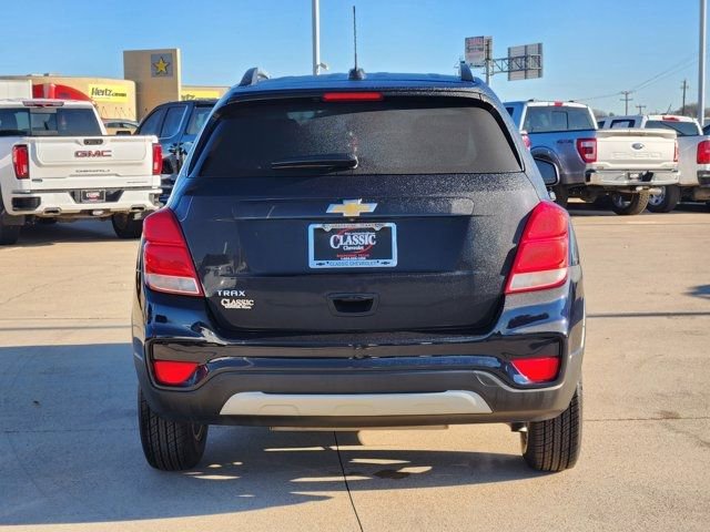 Used 2022 Chevrolet Trax LT w/ LT Convenience Package image 13