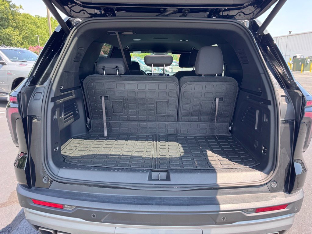 Used 2024 Chevrolet Traverse LT FWD image 39