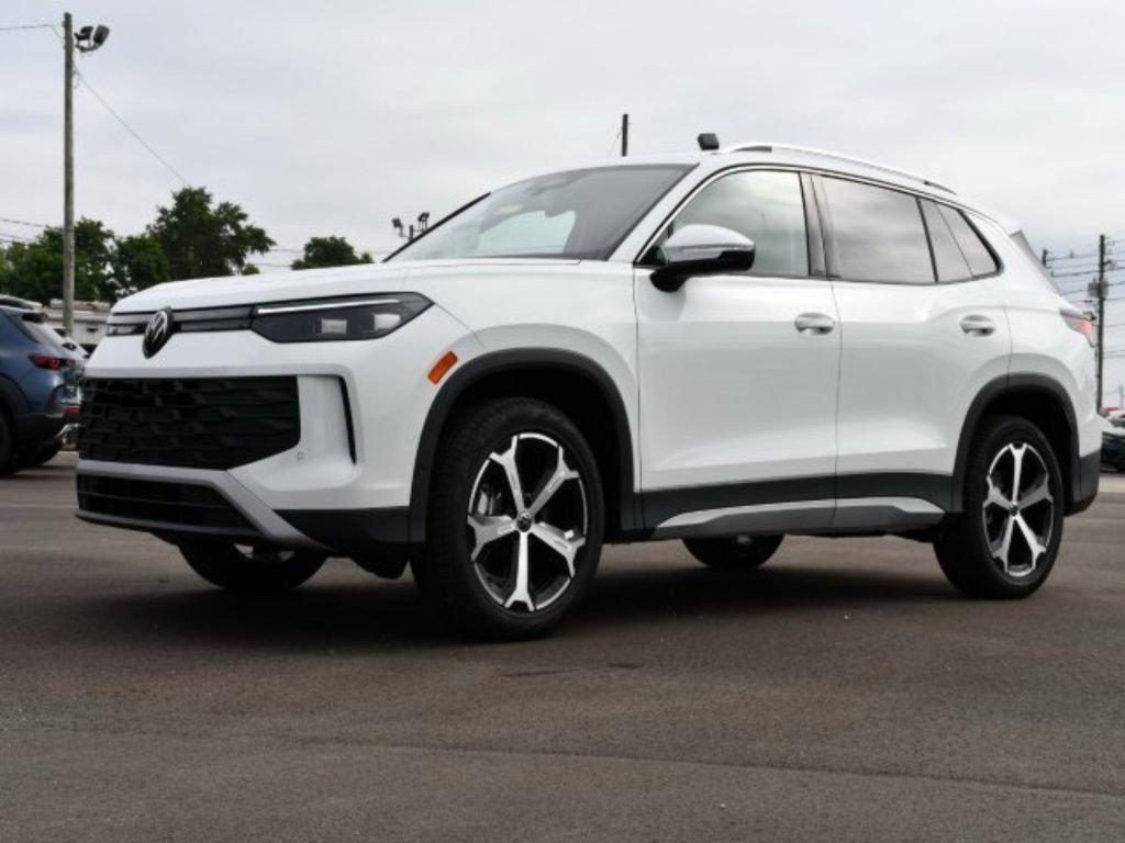New 2025 Volkswagen Tiguan SE AWD/4WD image 3