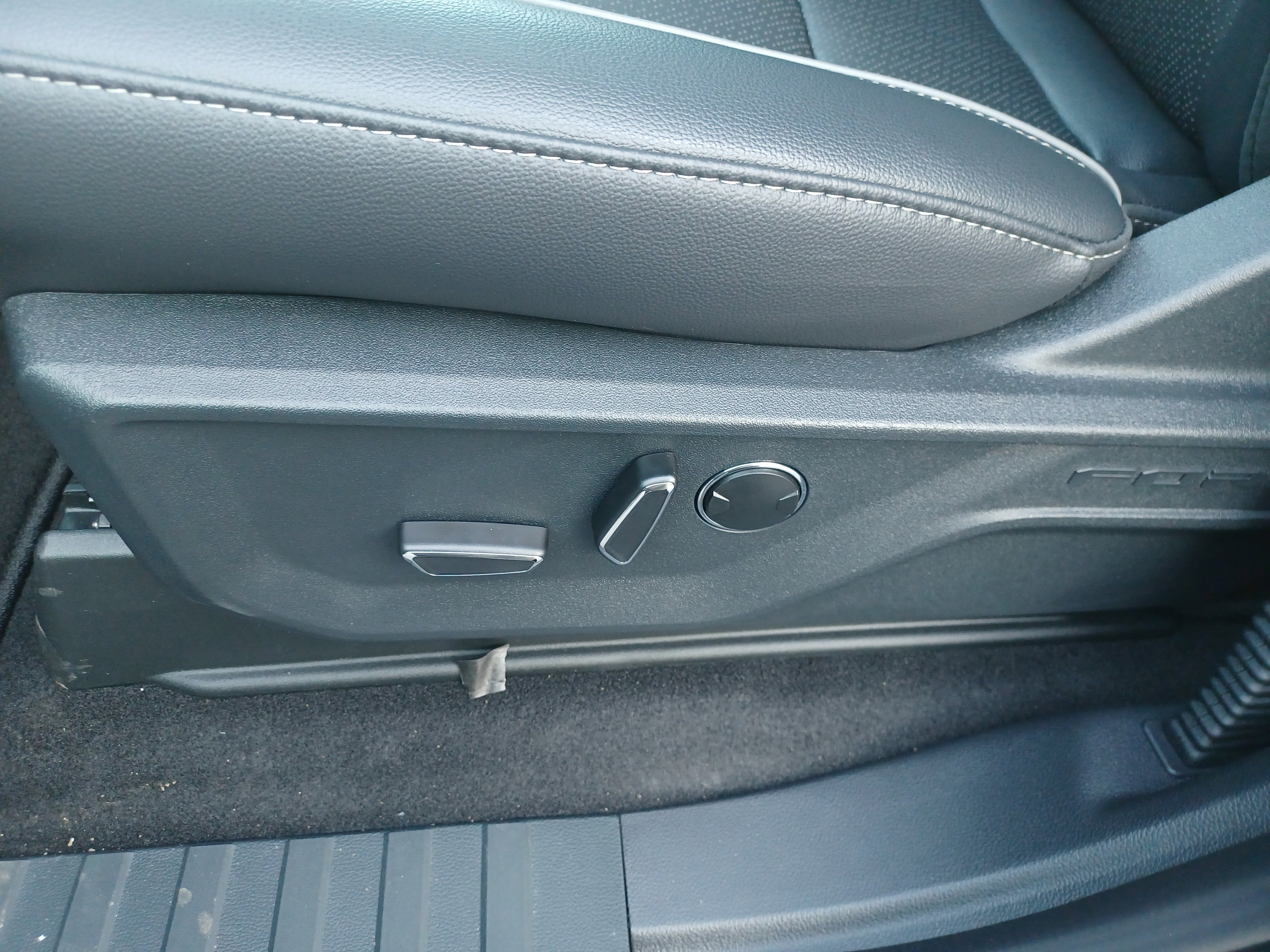 New 2025 Ford F150 Lariat w/ Equipment Group 502A High image 17