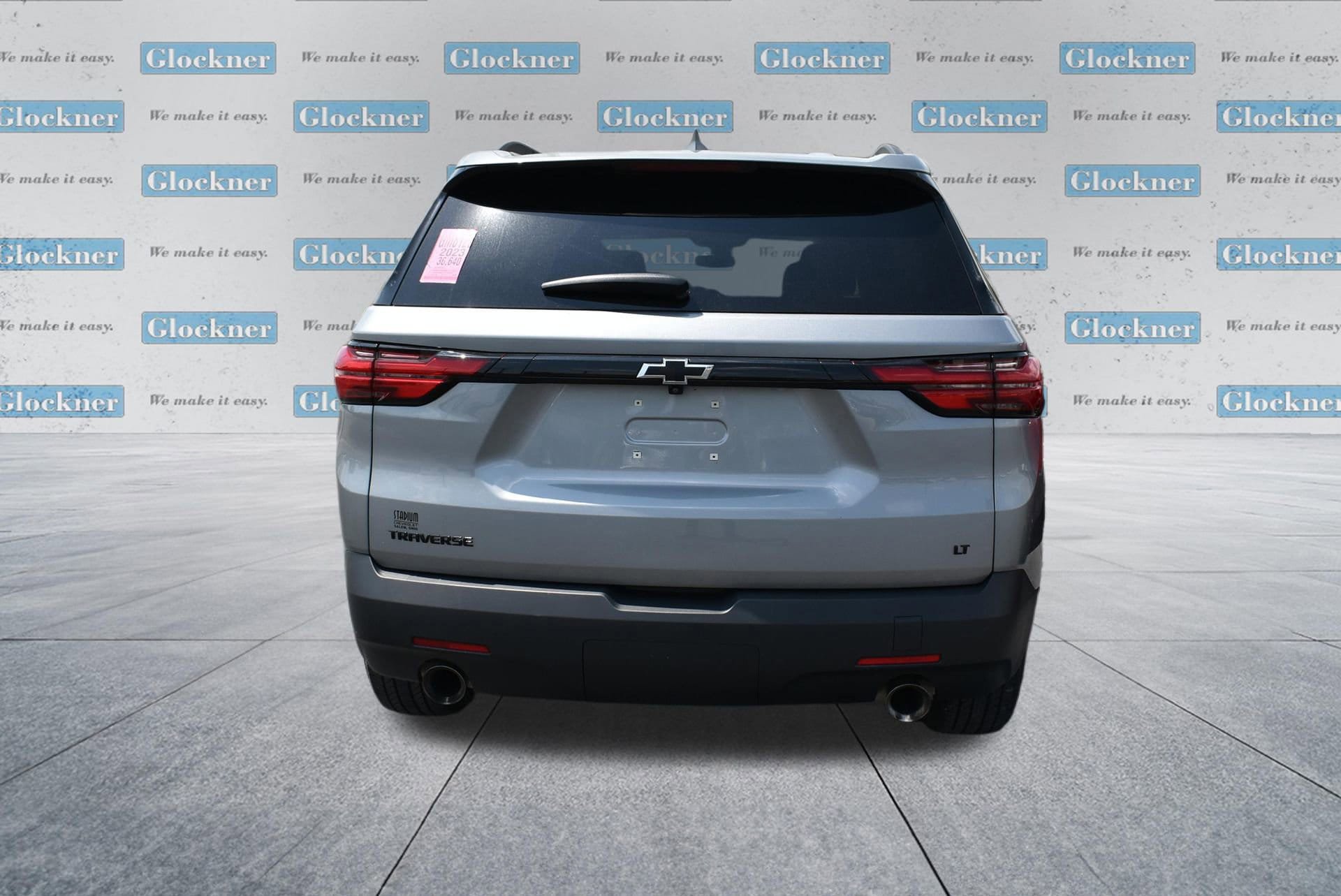 Used 2023 Chevrolet Traverse LT FWD image 7