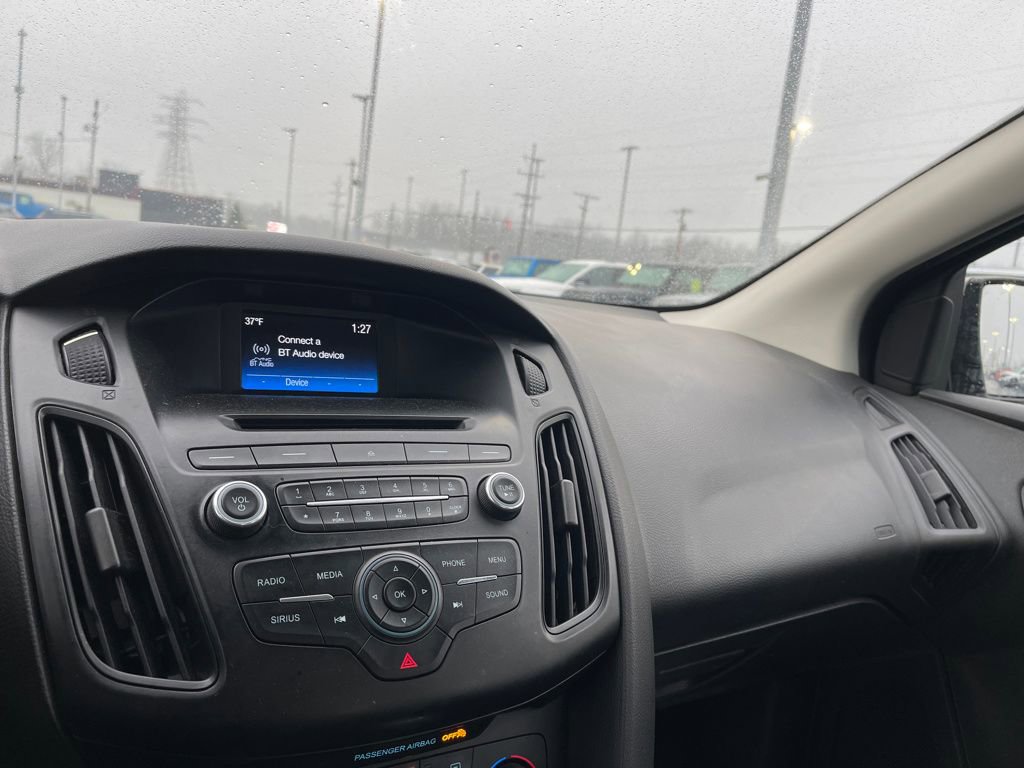 Used 2016 Ford Focus SE w/ SE Sport Package image 14