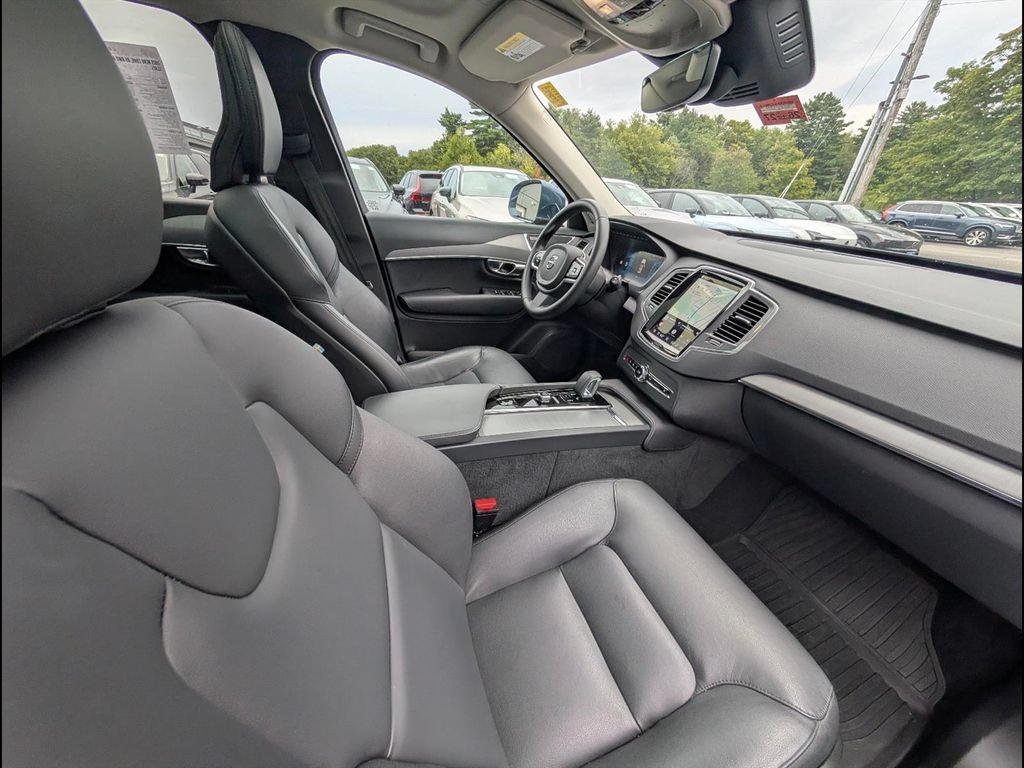 Certified 2025 Volvo XC90 B5 Core w/ Protection Package Premier AWD/4WD image 17