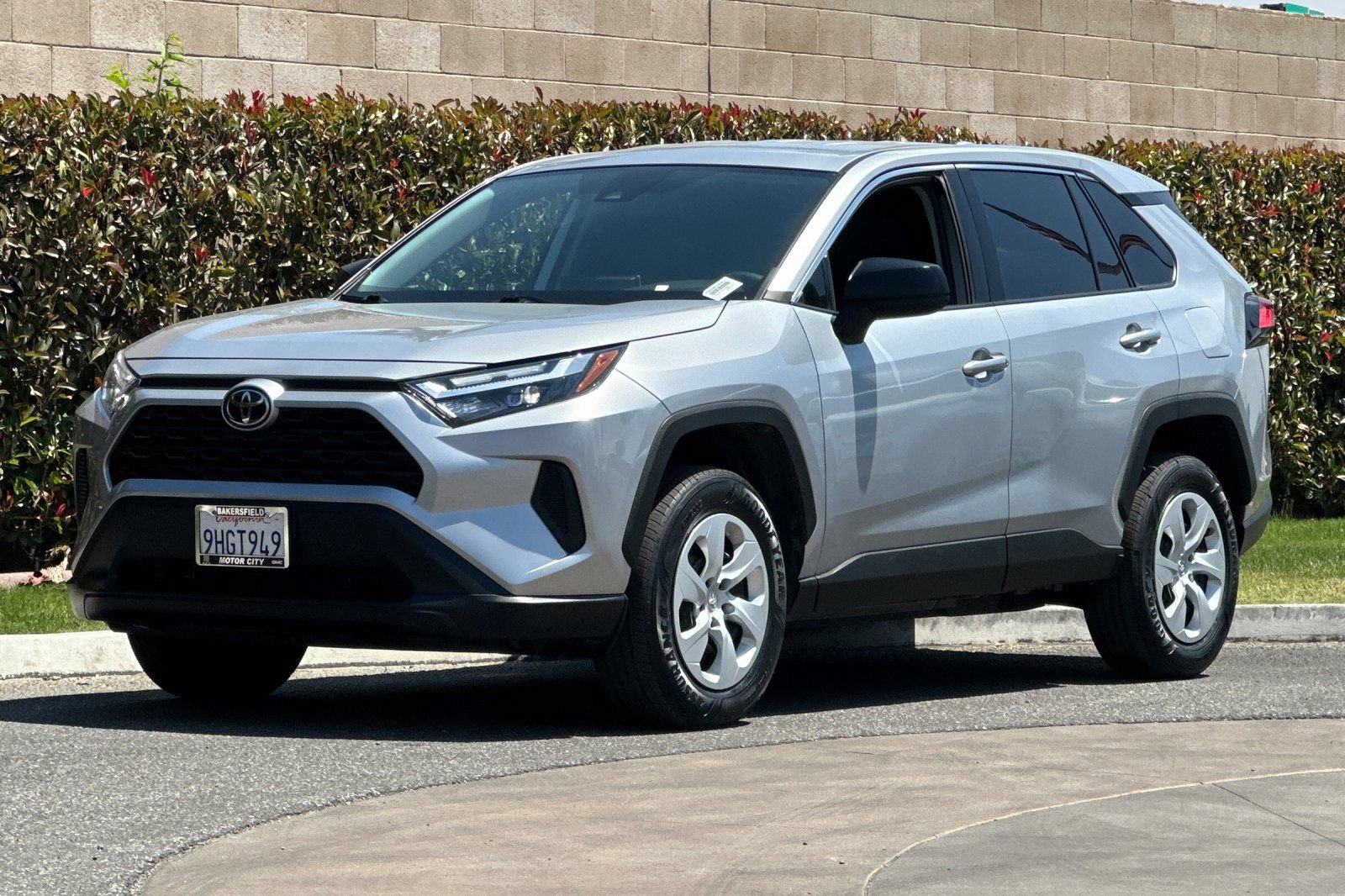 Used 2023 Toyota RAV4 LE FWD image 8