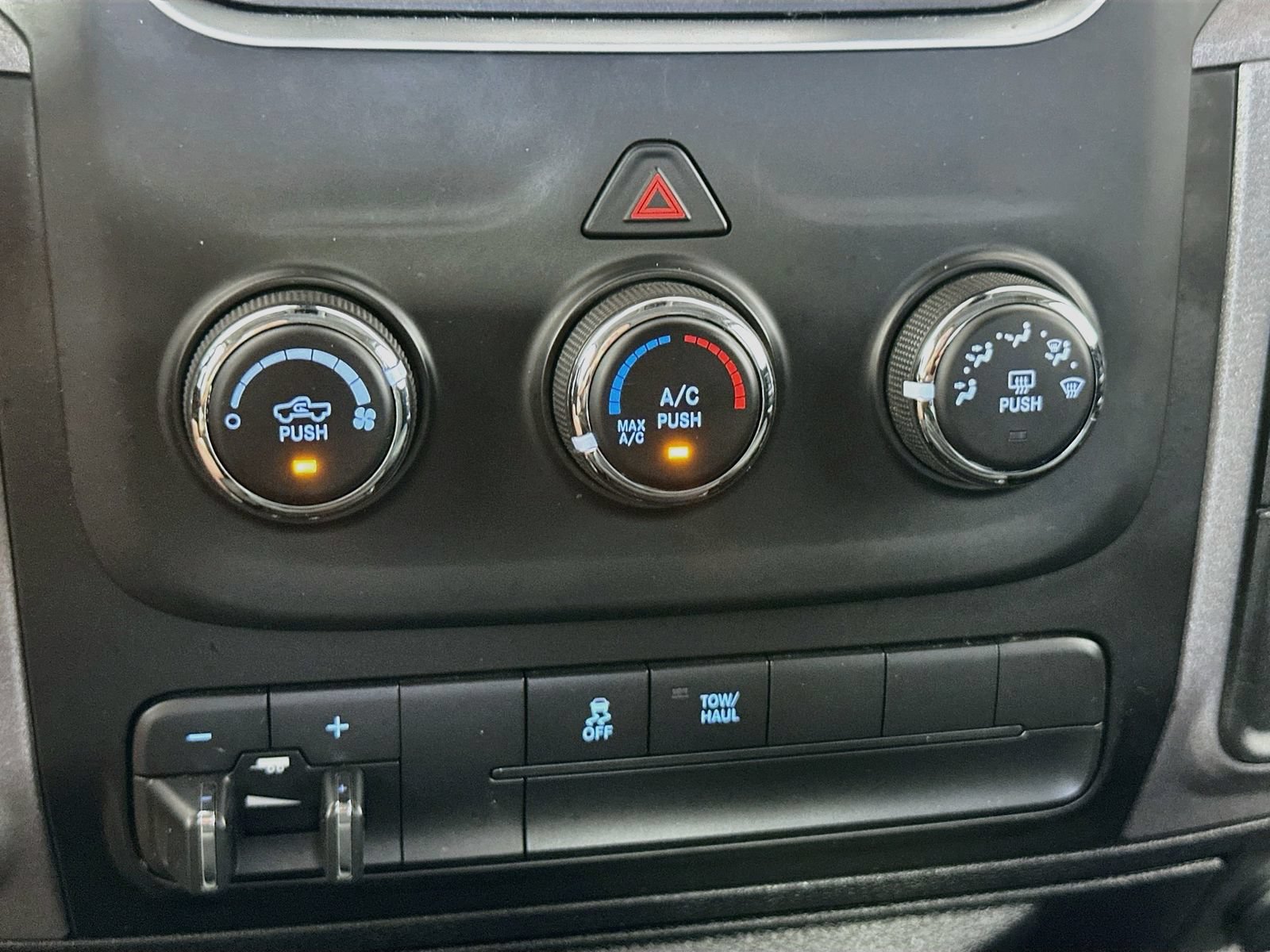 Used 2014 RAM 1500 Express RWD image 15