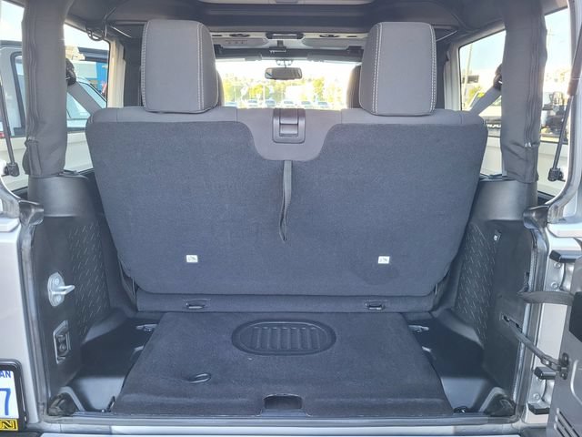 Used 2015 Jeep Wrangler Sahara w/ Connectivity Group AWD/4WD image 19
