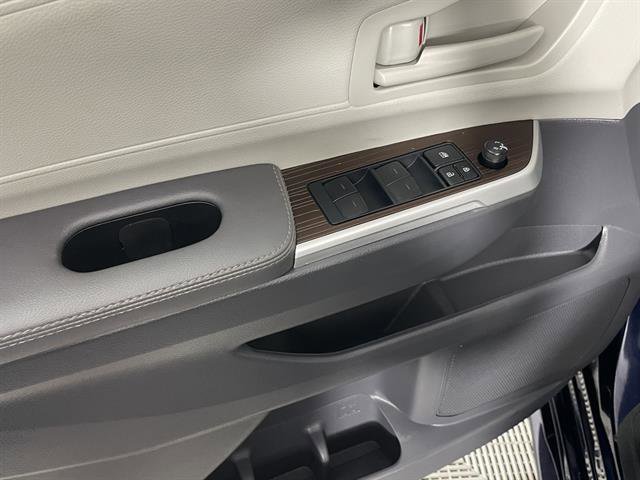 Used 2024 Toyota Sienna LE image 18