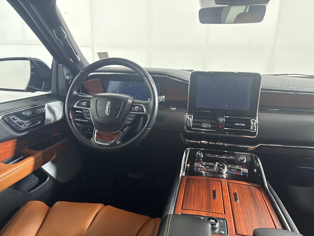 Used 2021 Lincoln Navigator Reserve w/ Luxury Package AWD/4WD image 18