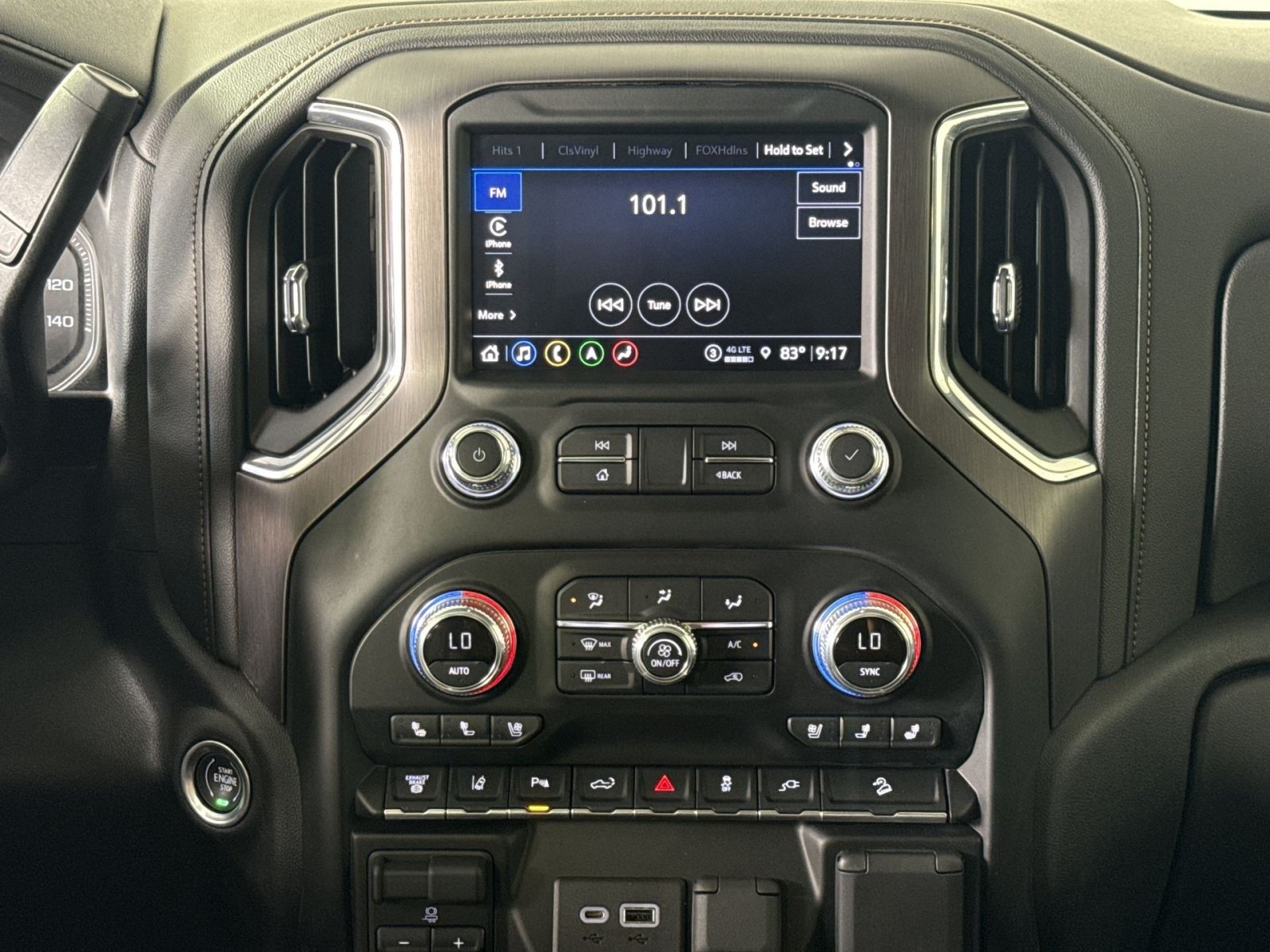 Used 2022 GMC Sierra 2500 AT4 w/ AT4 Premium Plus Package AWD/4WD image 18