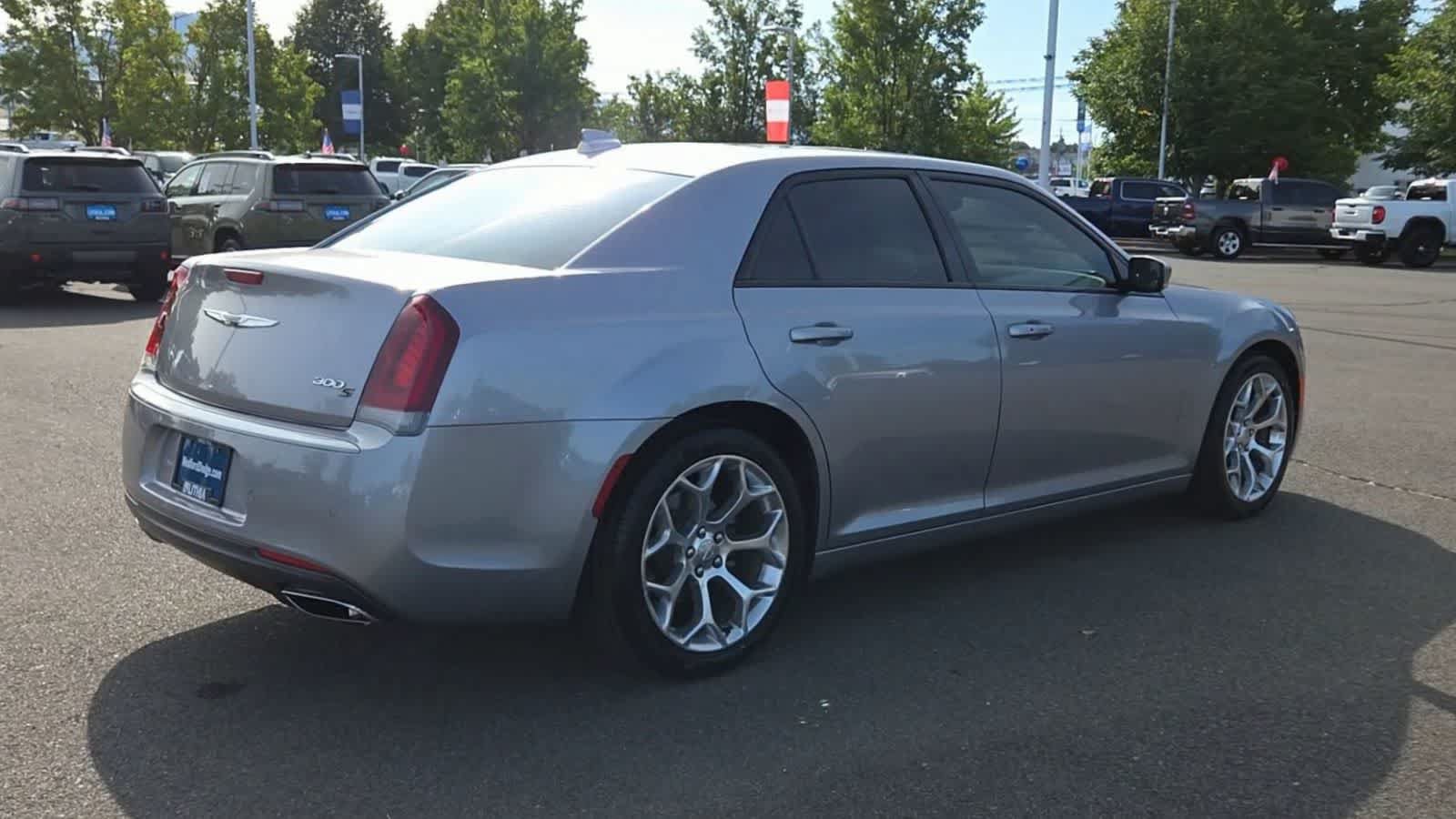 Used 2018 Chrysler 300 S w/ 300S Premium Group 2 RWD image 8