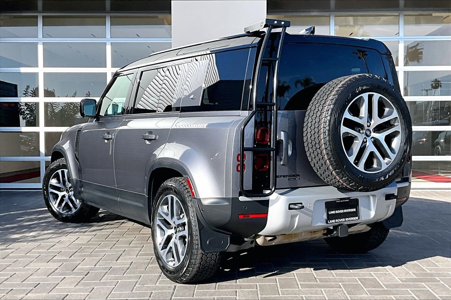 Used 2020 Land Rover Defender 110 First Edition AWD/4WD image 12