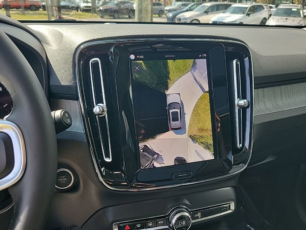 Used 2025 Volvo XC40 B5 Plus image 20