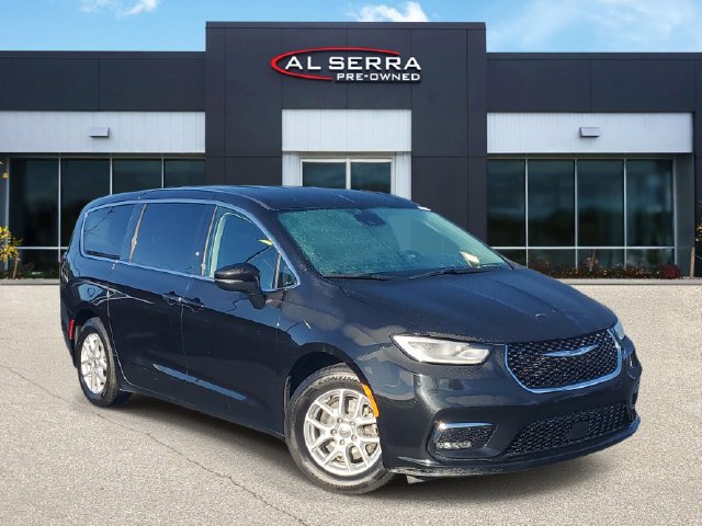 Used 2023 Chrysler Pacifica Touring-L