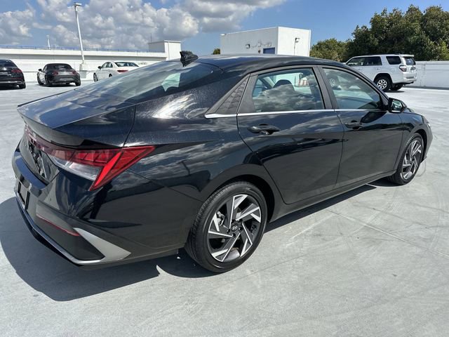 Used 2025 Hyundai Elantra SEL image 37