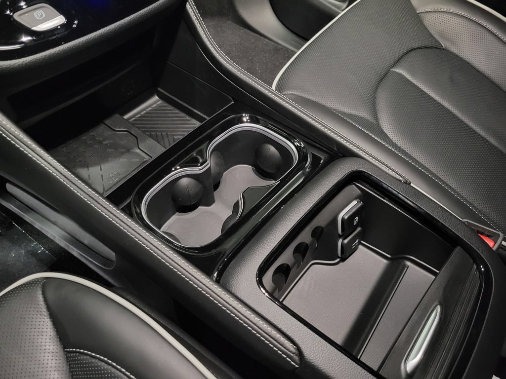 New 2027 Chrysler Pacifica Limited FWD image 13