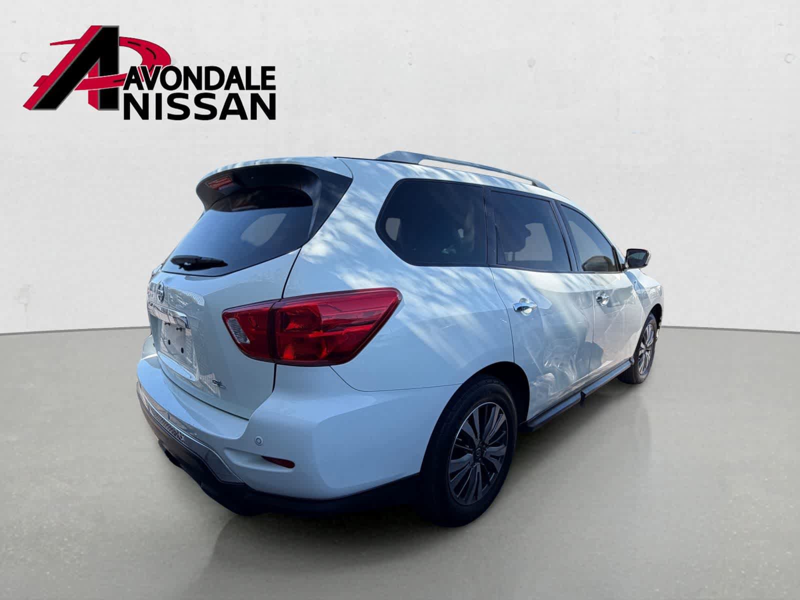 Used 2019 Nissan Pathfinder SL FWD image 4