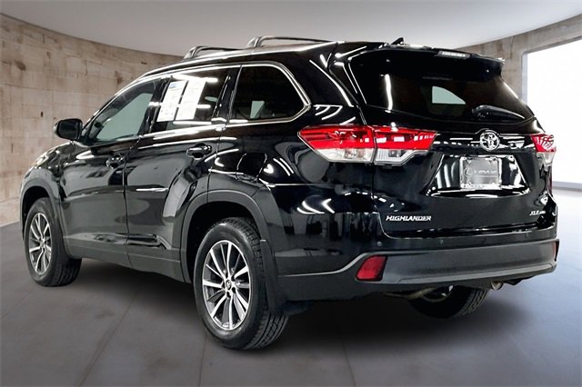 Used 2019 Toyota Highlander XLE image 4