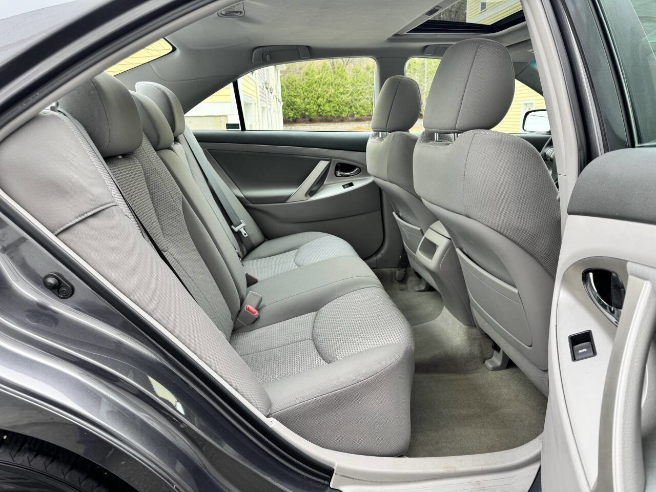 Used 2011 Toyota Camry SE w/ SE Extra-Value Pkg #1 FWD image 14