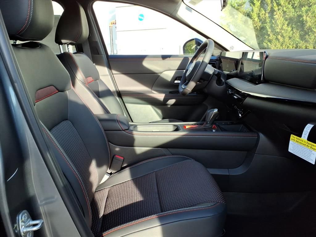 New 2026 Nissan Kicks SR w/ Cold Weather Package image 7