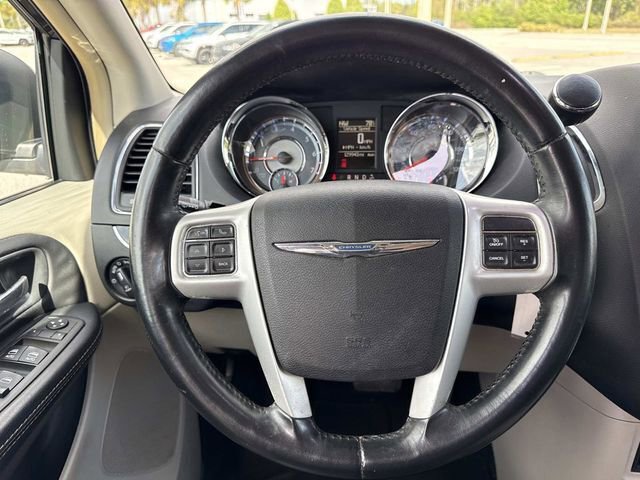 Used 2016 Chrysler Town & Country Touring image 14
