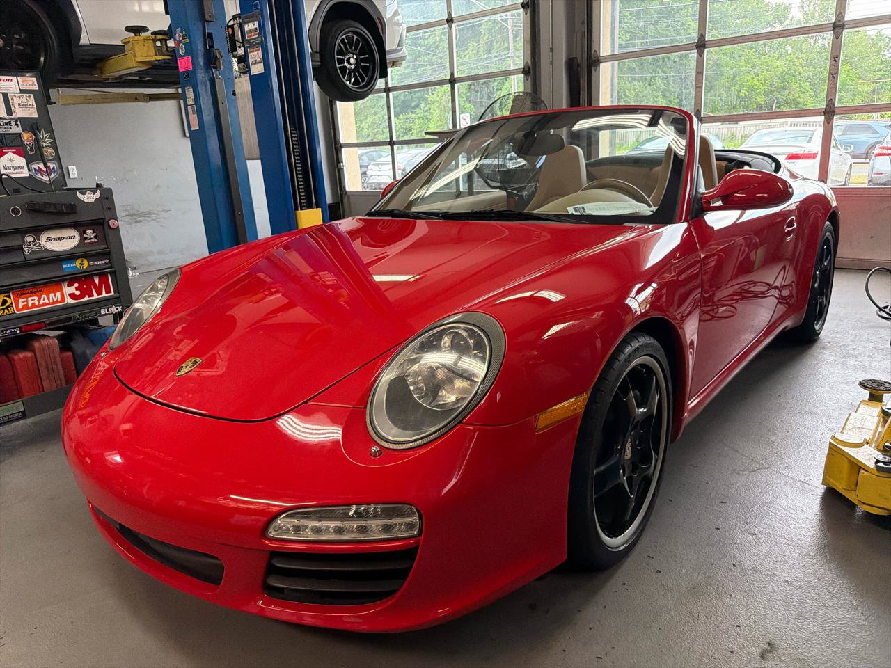 Used 2010 Porsche 911 Cabriolet image 25