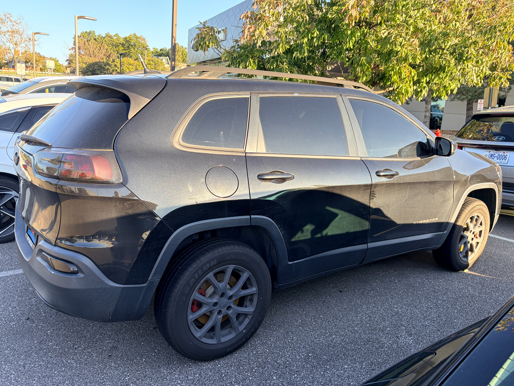 Used 2015 Jeep Cherokee Latitude w/ Cold Weather Group AWD/4WD image 5