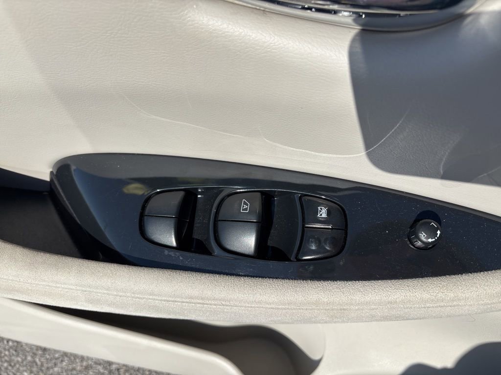 Used 2011 Nissan Leaf SL FWD image 29