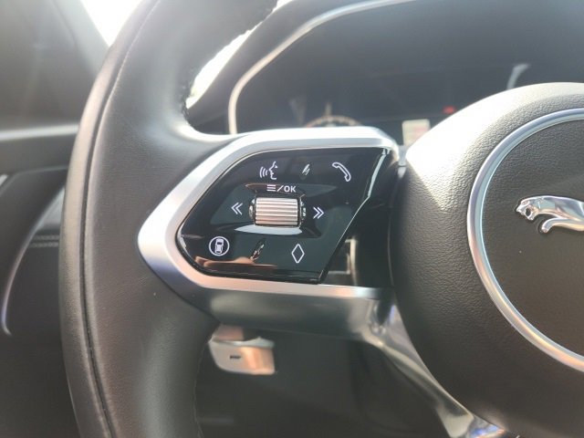 Used 2025 Jaguar F-PACE R-Dynamic S image 32