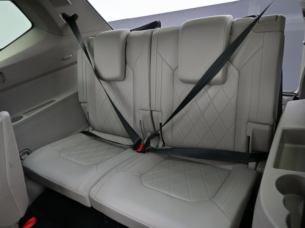 Used 2024 Volkswagen Atlas SEL Premium R-Line image 36