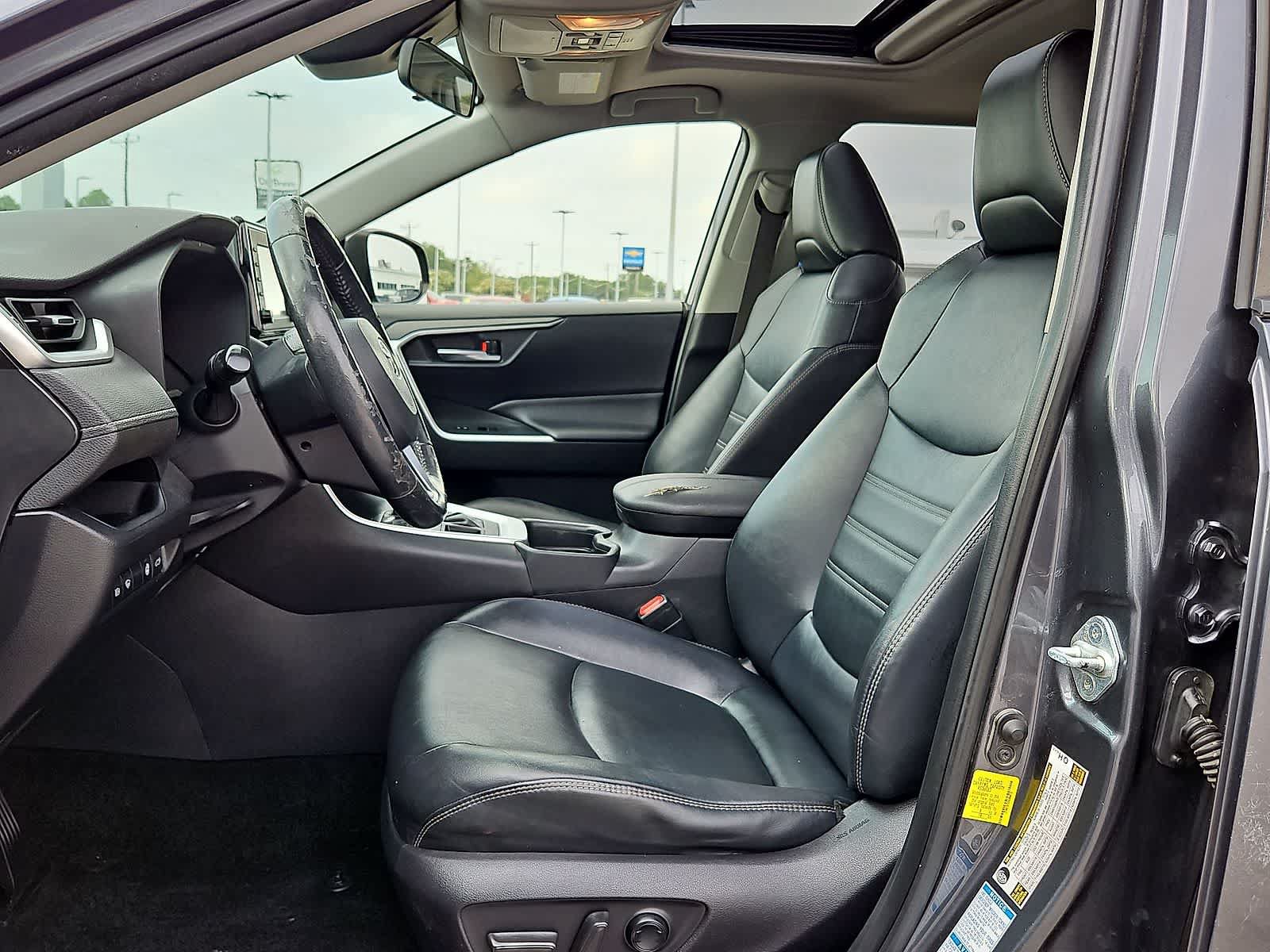 Used 2019 Toyota RAV4 XLE Premium w/ Cold Weather Package AWD/4WD image 25