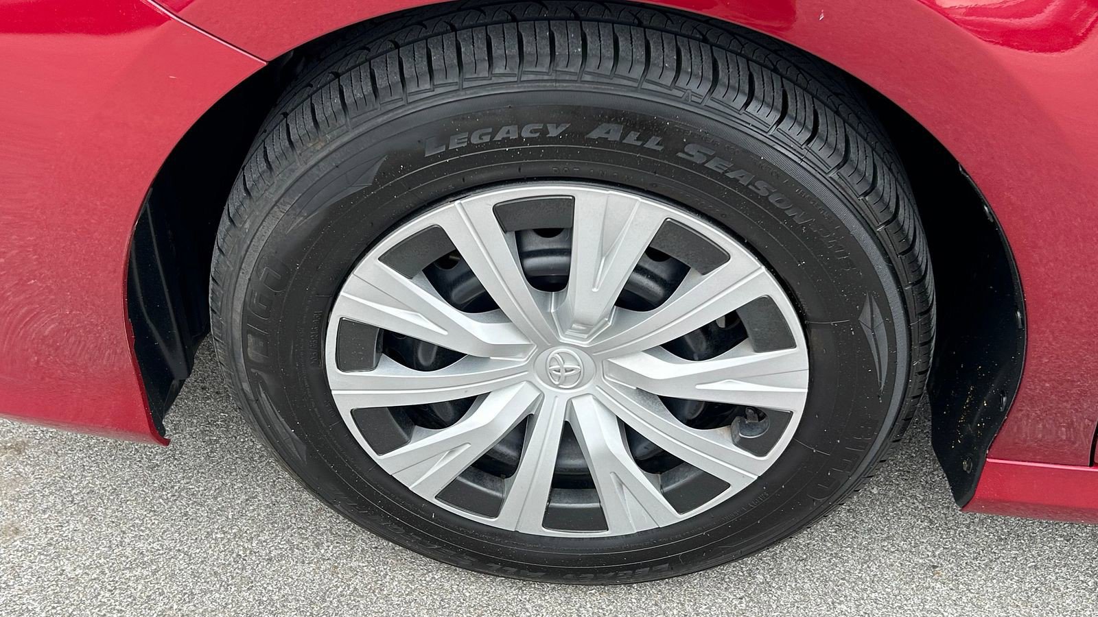 Used 2019 Toyota Camry LE FWD image 8