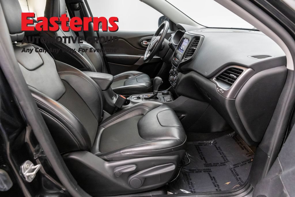 Used 2021 Jeep Cherokee Latitude Plus AWD/4WD image 24