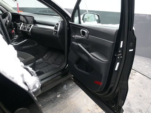 Used 2023 Kia Sorento LX image 9
